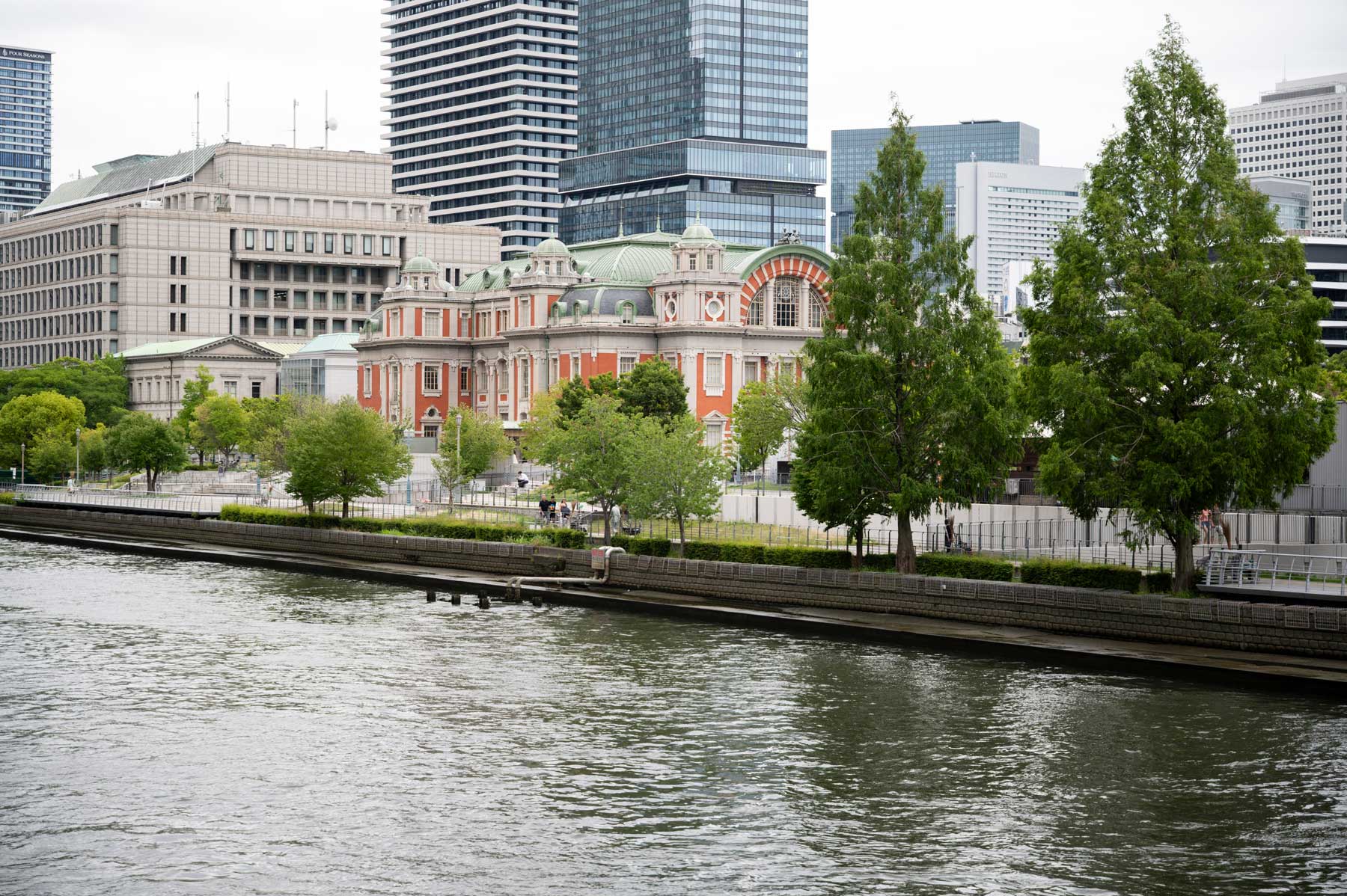 Nearby - About a 10-minute walk to Nakanoshima, with historic buildings and stylish cafés