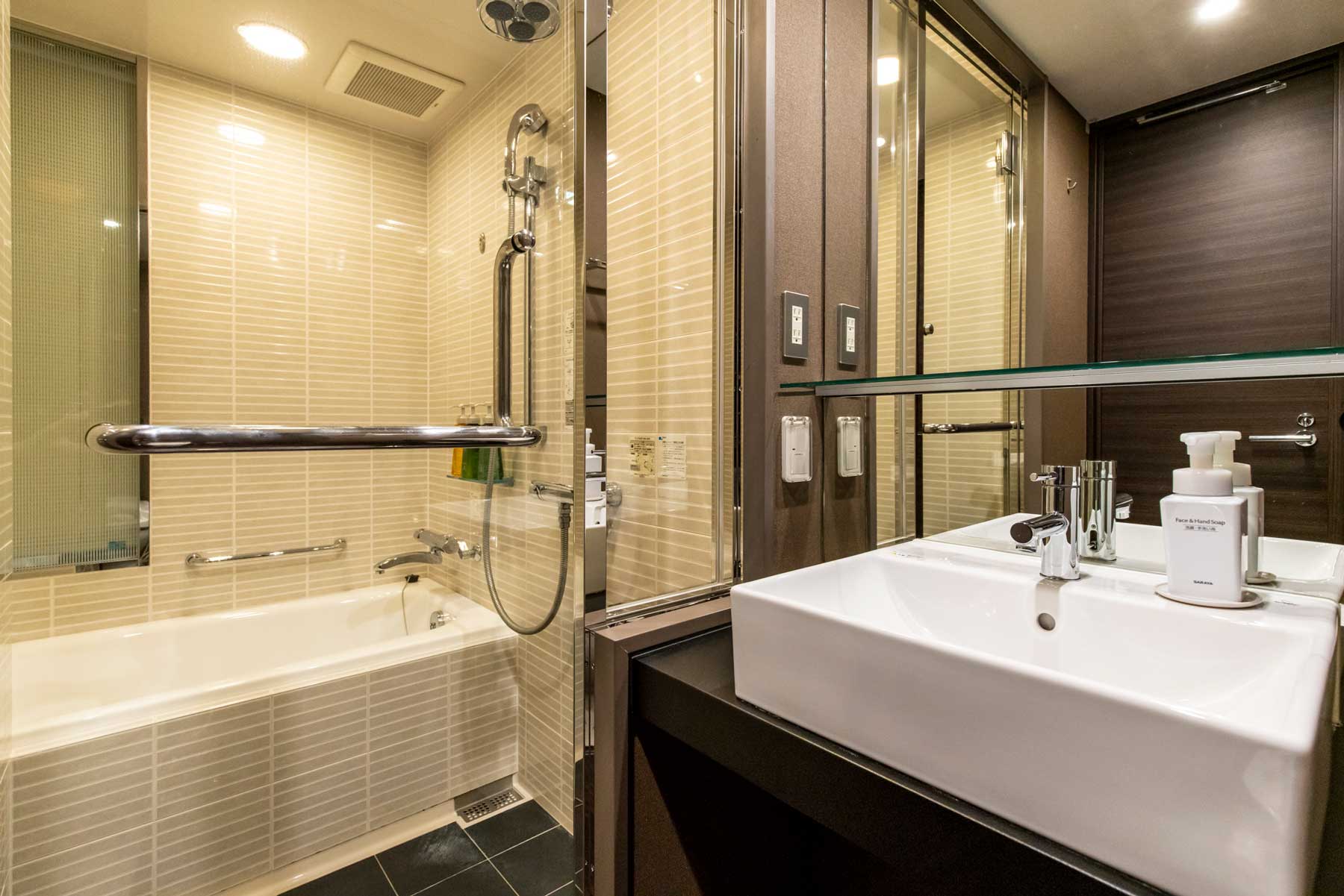 [All room types] Separate bathroom with washing area